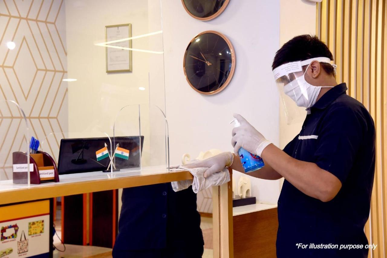 Vaccinated Staff- Oyo Flagship 60526 Five Star Grand Shamshabad Dış mekan fotoğraf