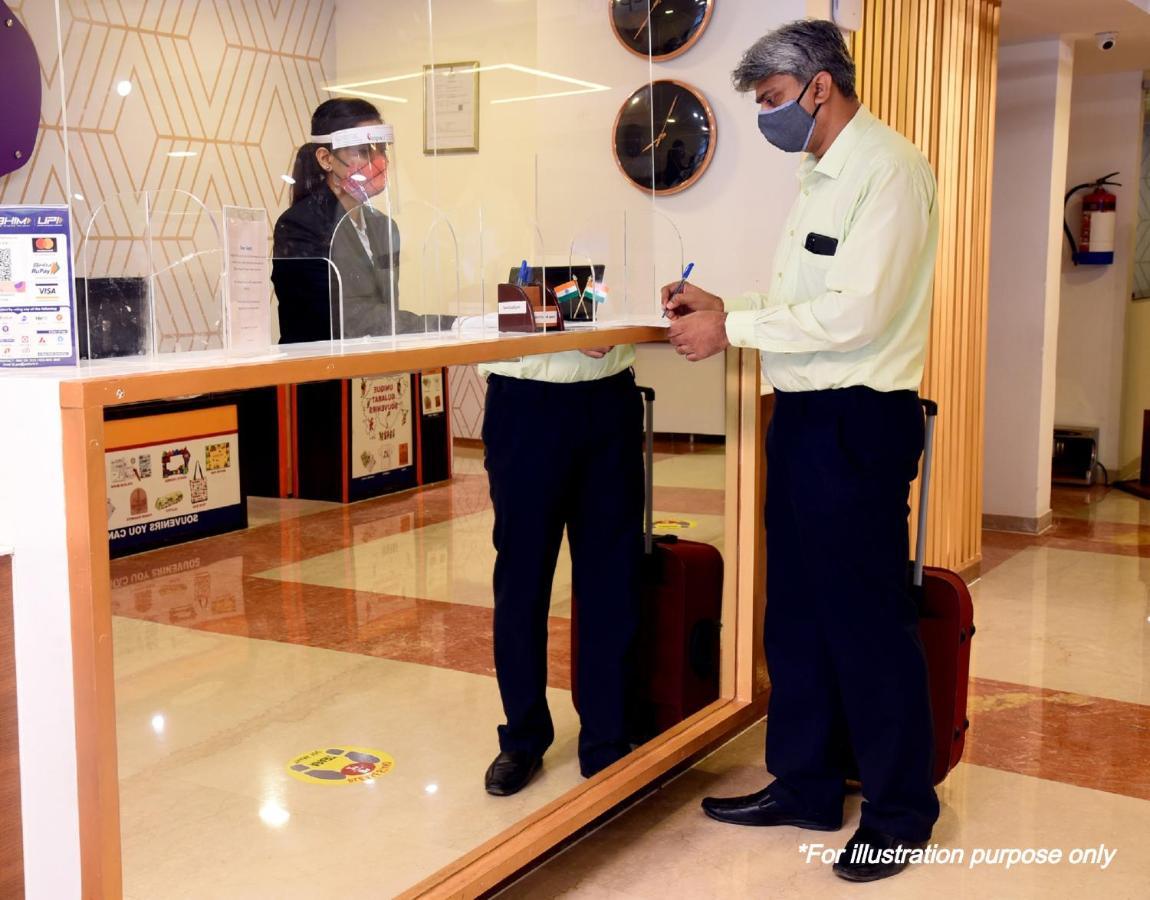 Vaccinated Staff- Oyo Flagship 60526 Five Star Grand Shamshabad Dış mekan fotoğraf